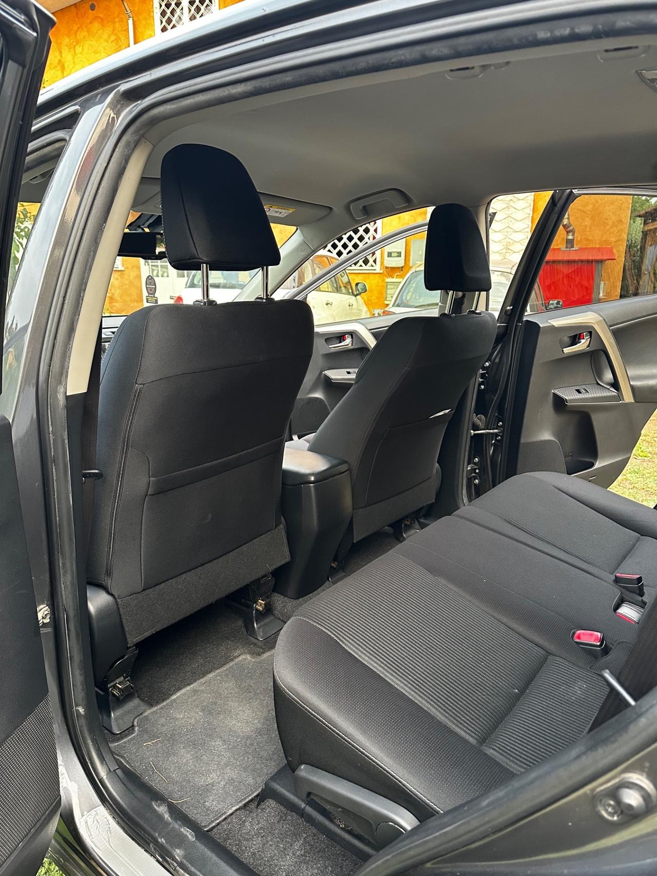 Toyota RAV 4 RAV4 2.0 D-4D 2WD Style White Ed.