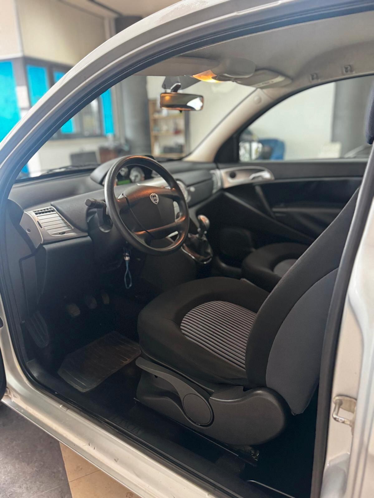 Lancia Ypsilon 1.2 Argento Moda Milano