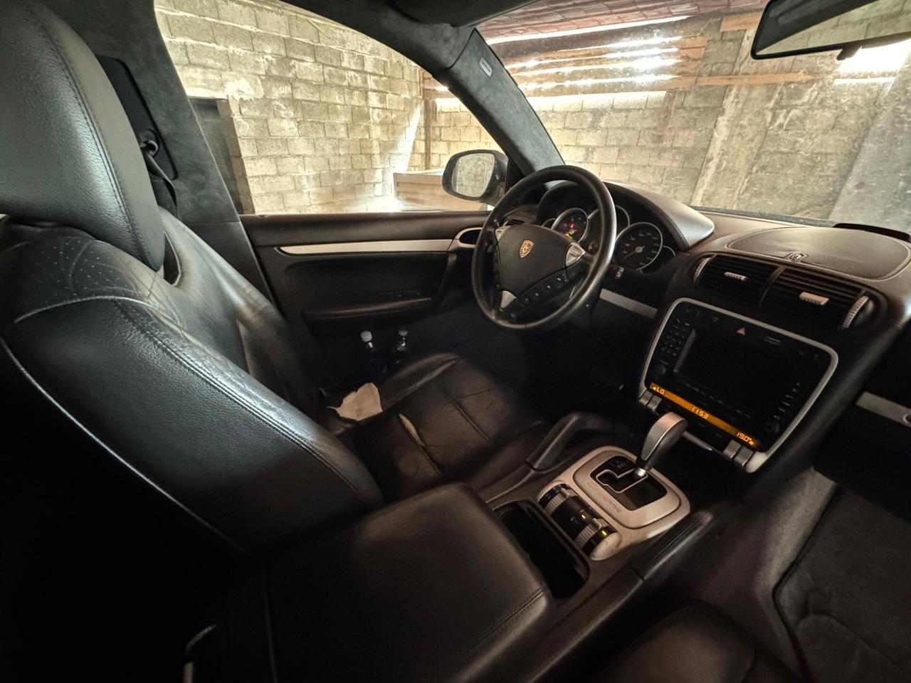 PORSCHE CAYENNE TURBO PRIMA SERIE-500 CV