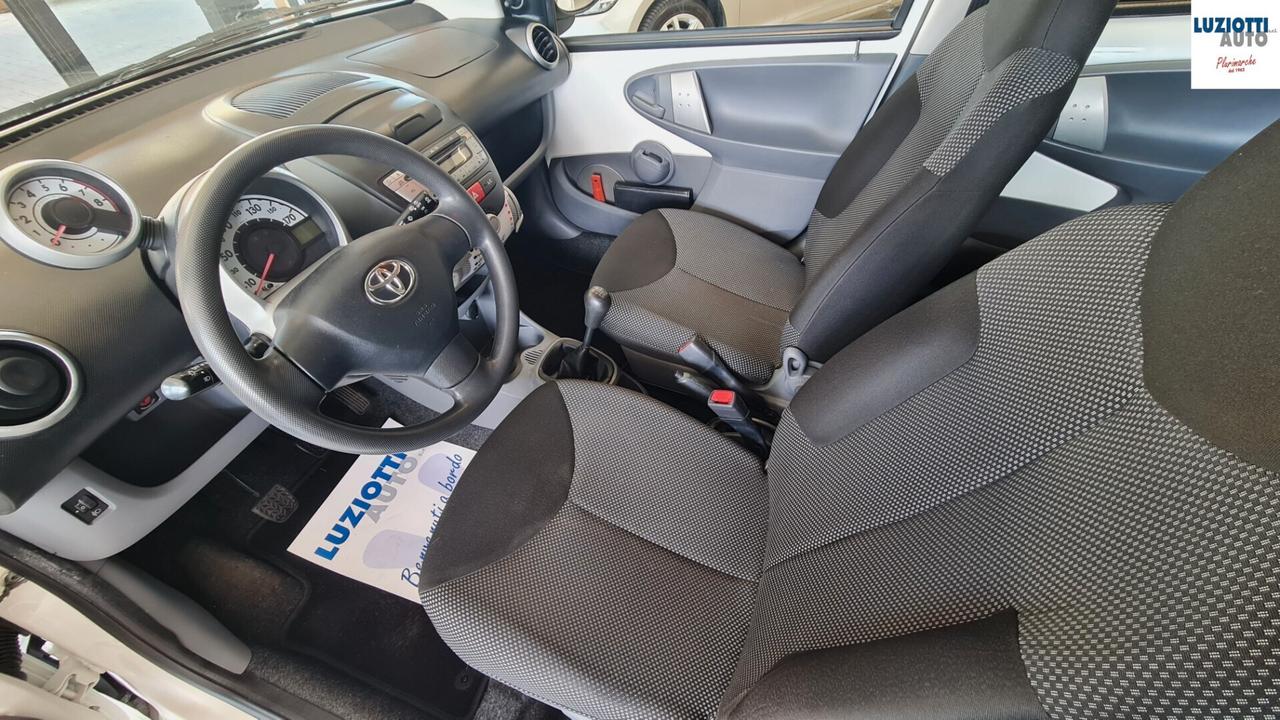 Toyota Aygo 1.0 5P. CONNECT SOL