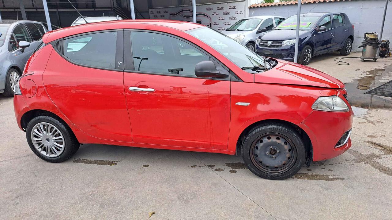 Lancia Ypsilon 1.3 MJT 16V 95 CV S&S Silver