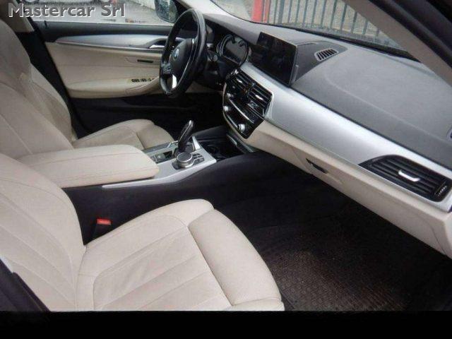 BMW 530 Berlina 530d xdrive Business 249cv auto - FR415SE