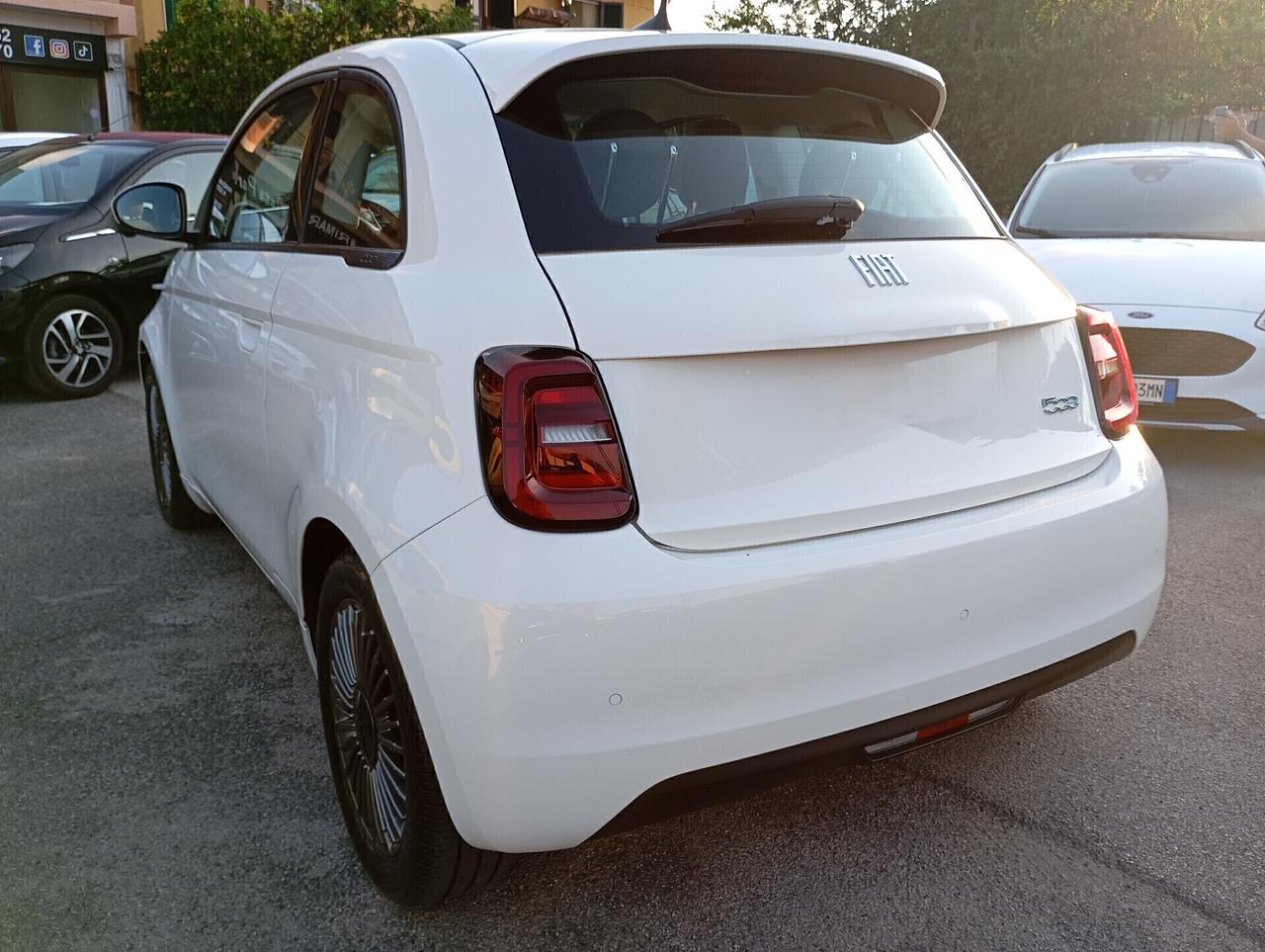 Fiat 500e Berlina 42kWh Icon