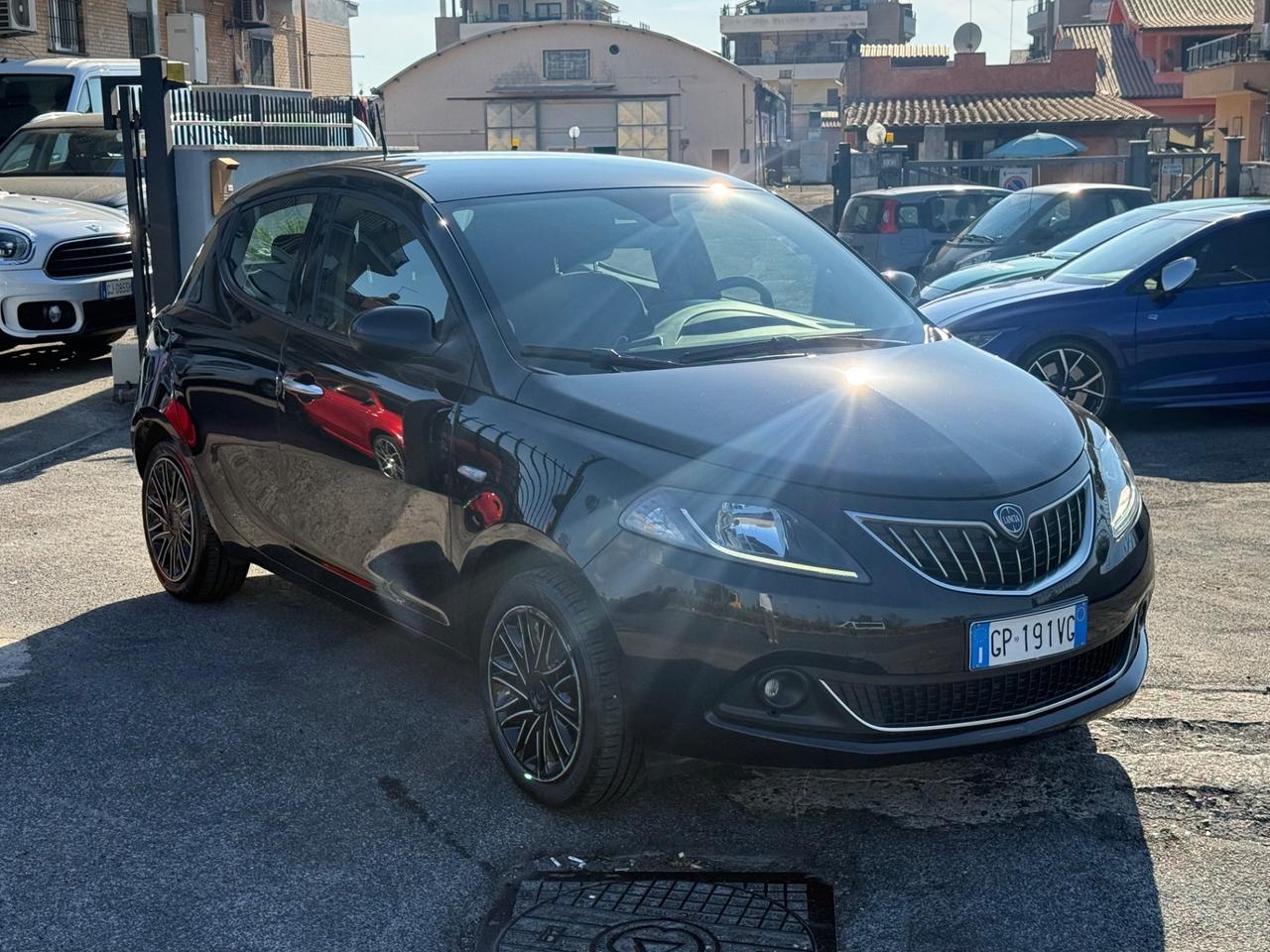 Lancia Ypsilon 1.0 FireFly Hybrid Gold Plus Nera
