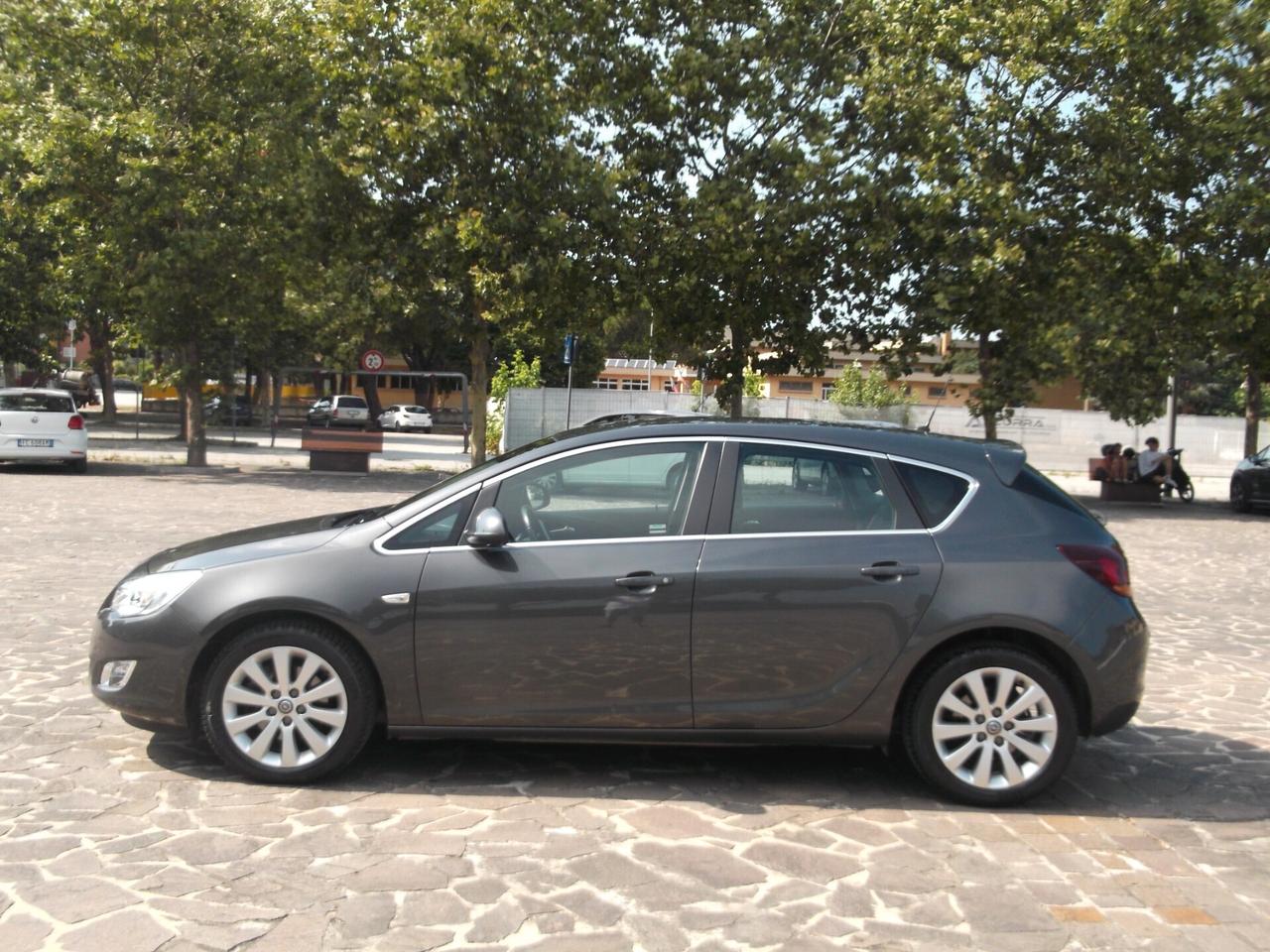 Opel Astra Berlina 1.7 CDTI Cosmo 2011
