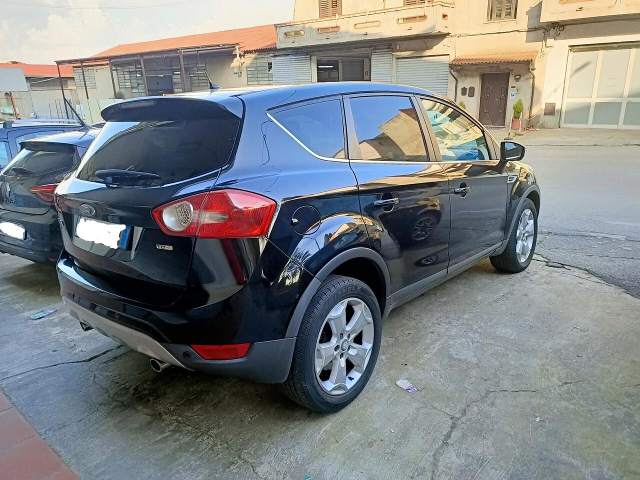 Ford Kuga 2.0 TDCi 136 CV tagliandata con distribuzione effettuata 2009 tetto panoramico