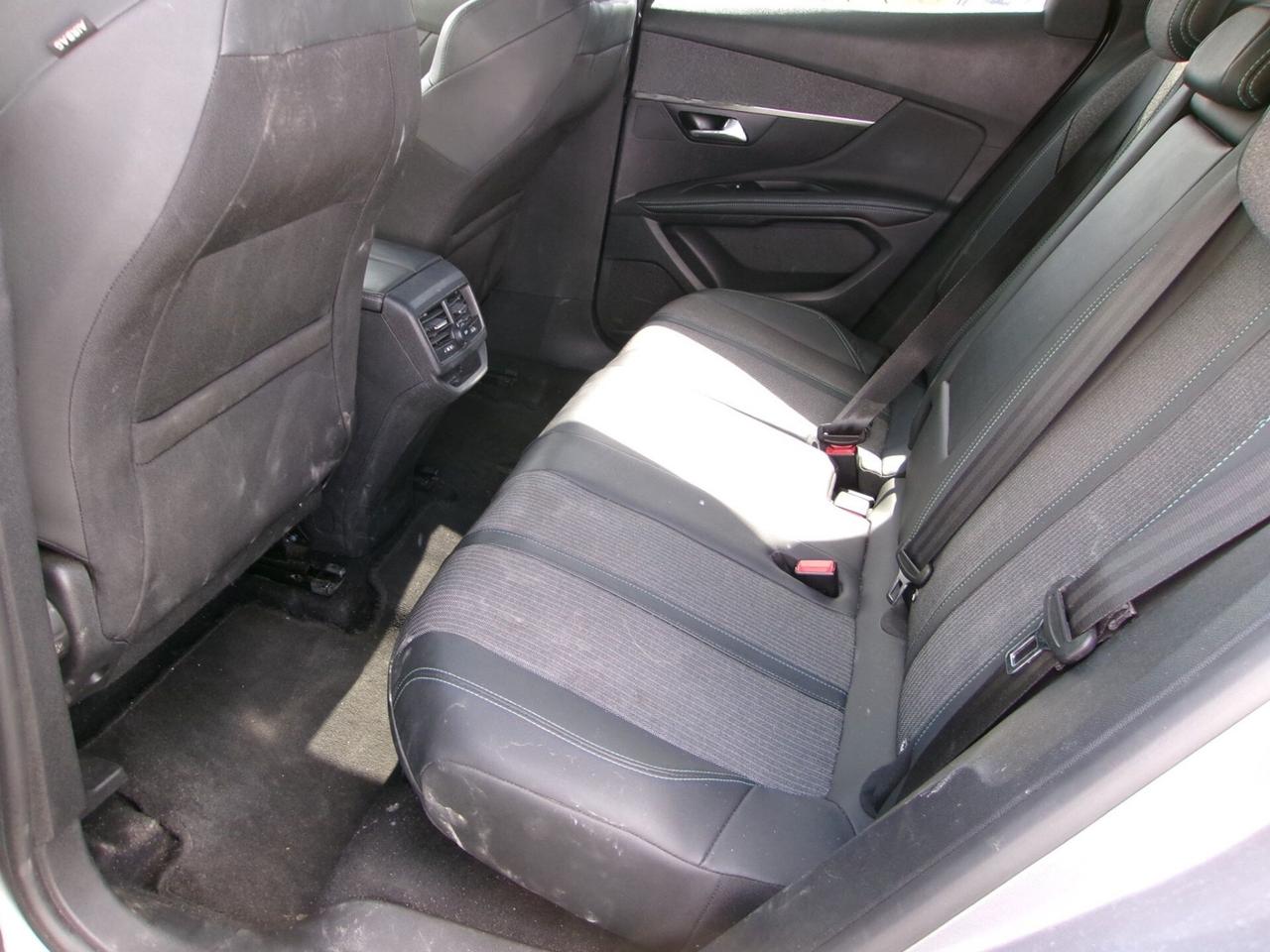 Peugeot 3008 1.5 BLUEHDI 130CV EAT8 SeS ALLURE PACK ( FARI LED - PDC NAVI MIRROR TELECAMERA POST. )