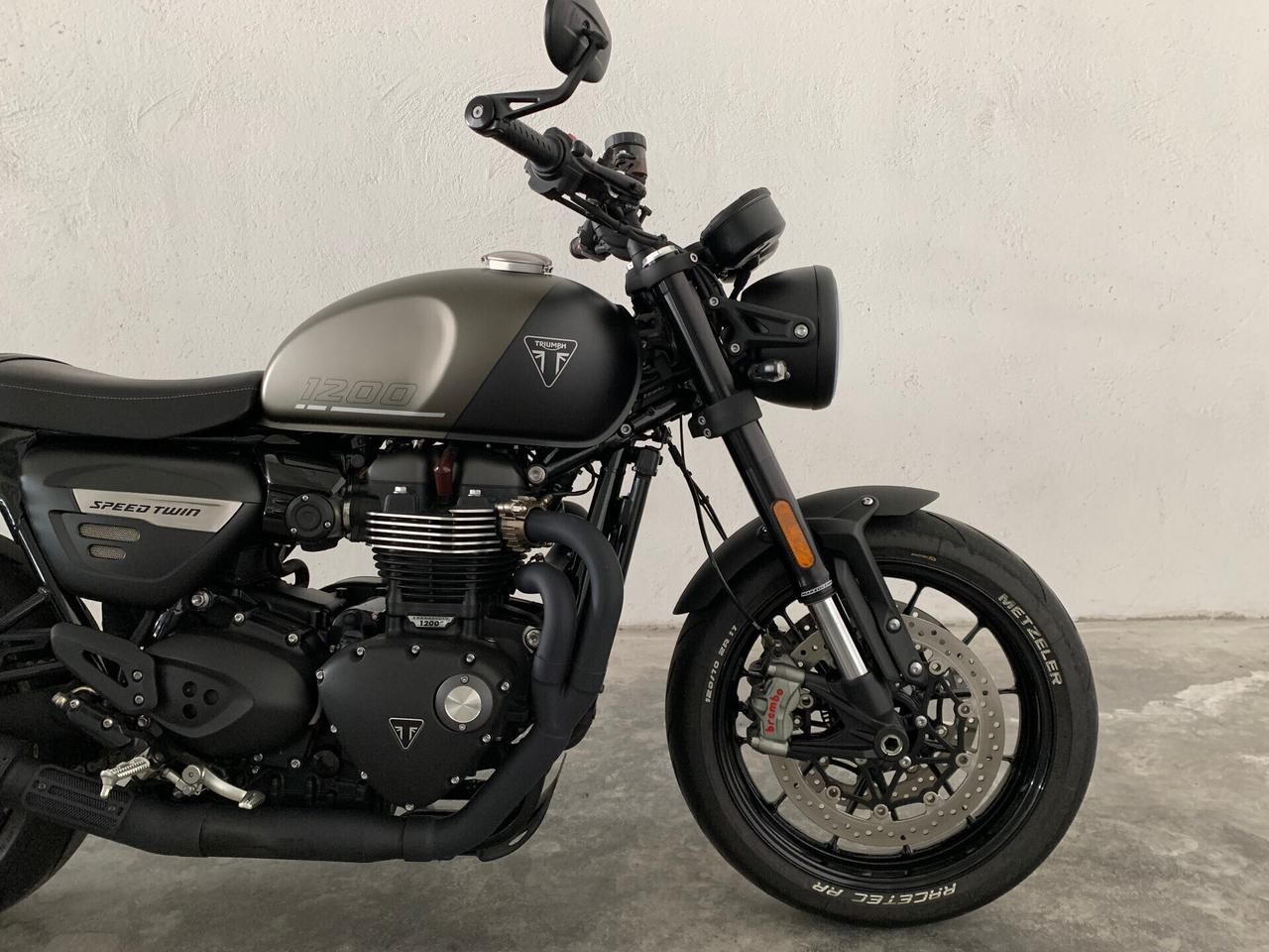 Triumph Speed Twin 1200 Matt Irostone BlackEdition