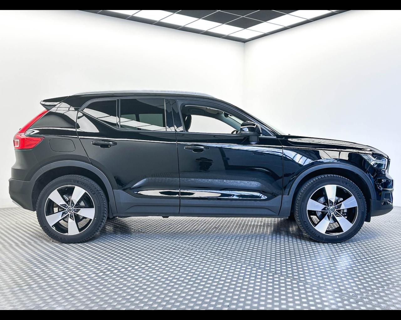 VOLVO - XC40 T3 Momentum Pro