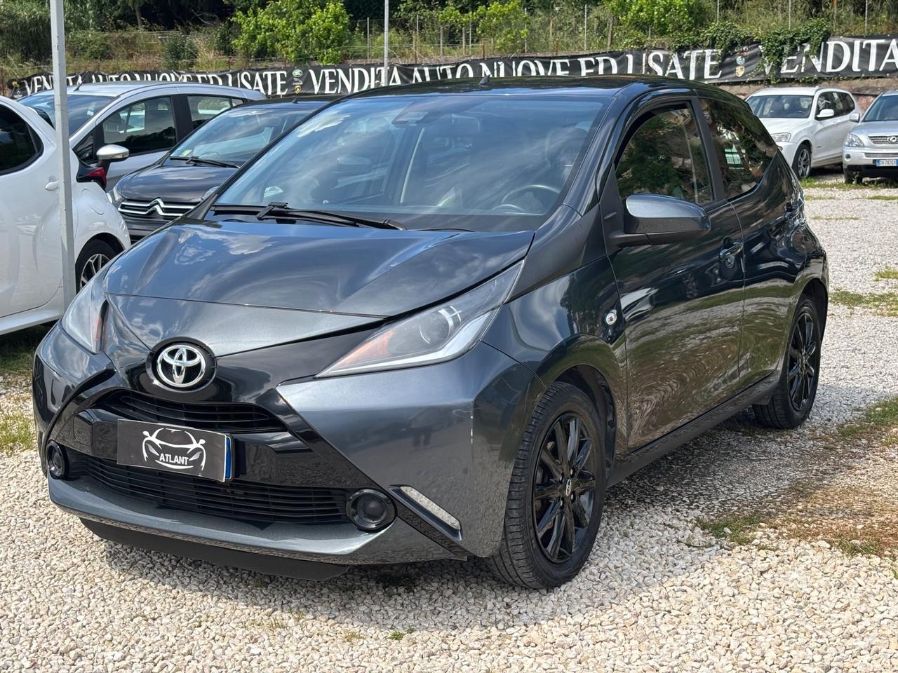 Toyota Aygo 1.0 VVT-i 69 CV 5 porte x-black TSS
