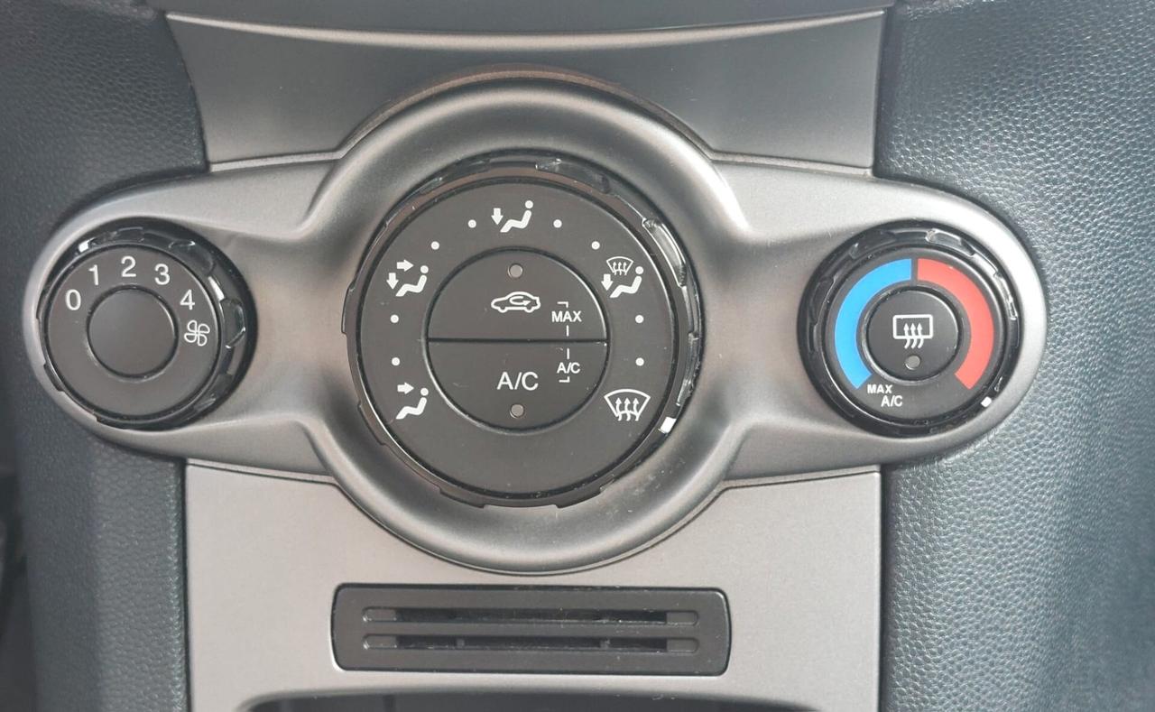Ford Fiesta 1.2 benzina Neopatentati
