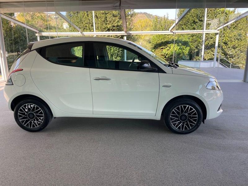 Lancia Ypsilon 1.0 FireFly 70cv Hybrid Platino