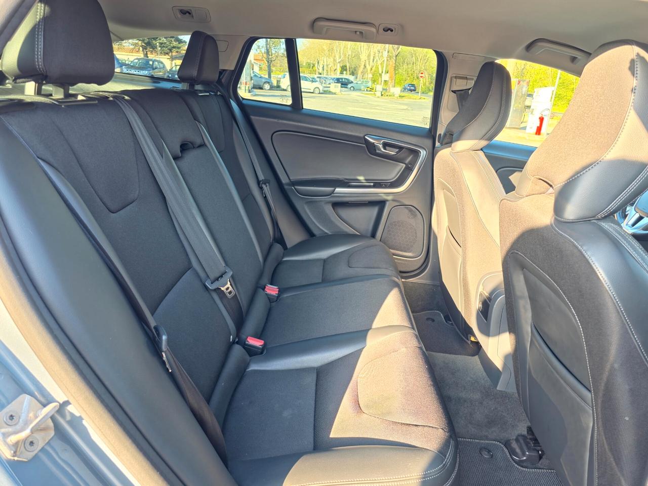 Volvo V60 Cross Country CV-150 D3 Geartronic Summum 2017-E6 Automatico