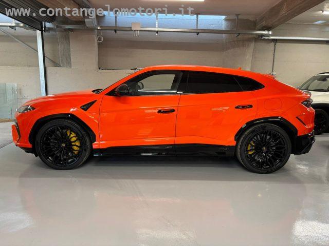 LAMBORGHINI Urus 4.0 SE vettura ufficiale