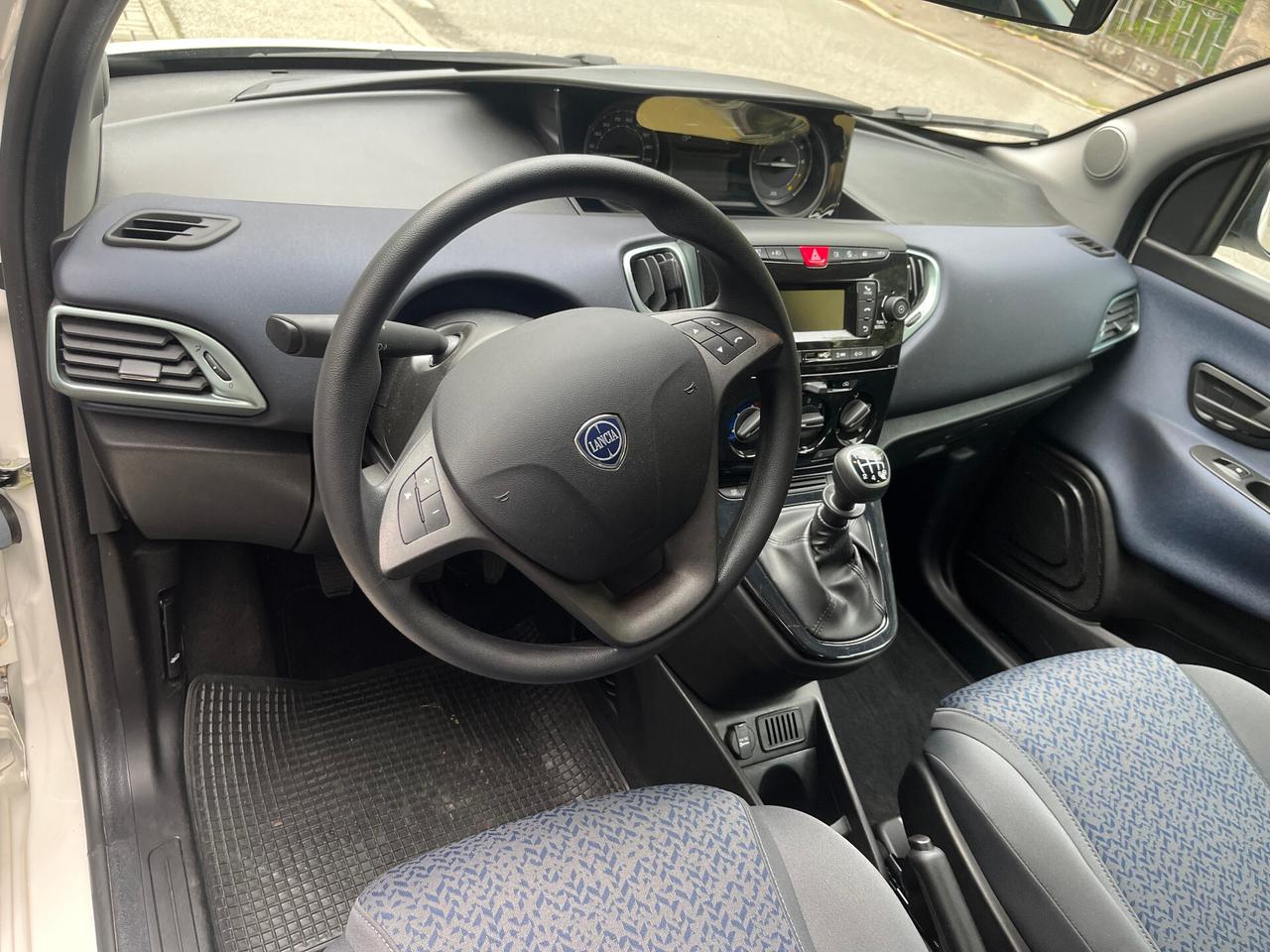Lancia Ypsilon 1.0 FireFly 5 porte S&S Hybrid Platino