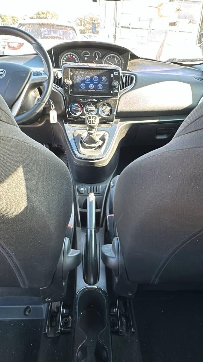 Lancia Ypsilon 1.0cc 70cv S&S Hybryd Gold