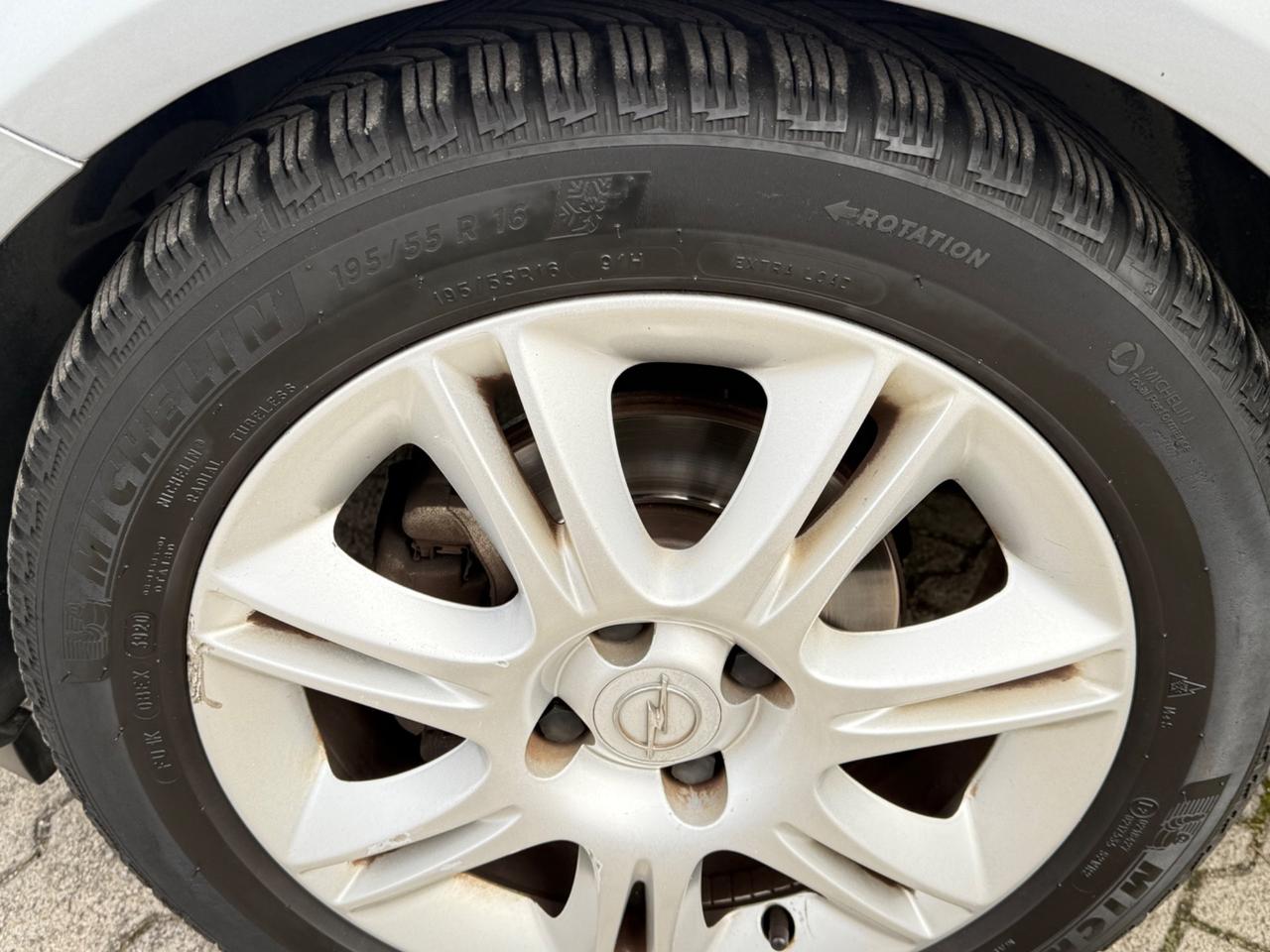 Opel Corsa 1.2 80CV GPL 5PORTE NEOPATENTATI