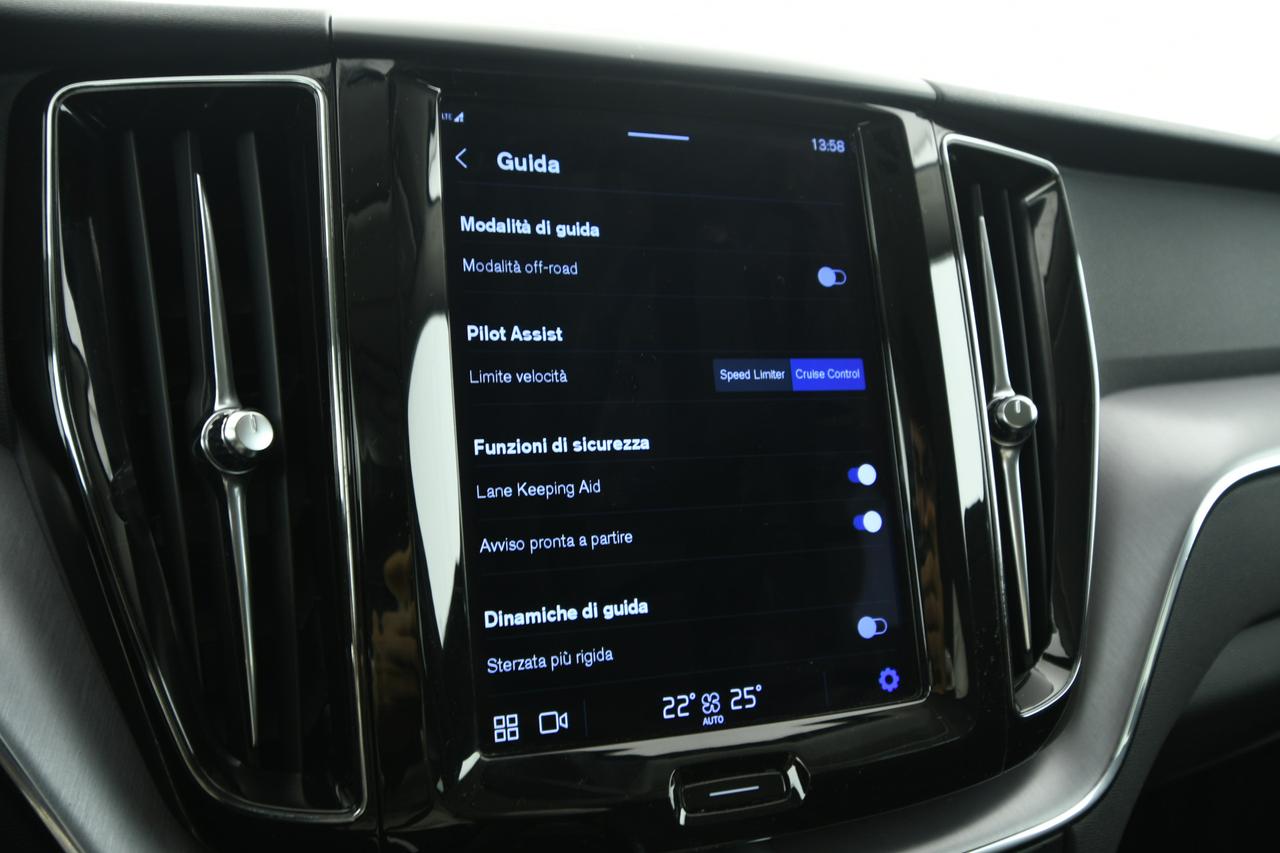 VOLVO XC60 2.0 b4 Momentum Pro awd auto CAMERA+C18"