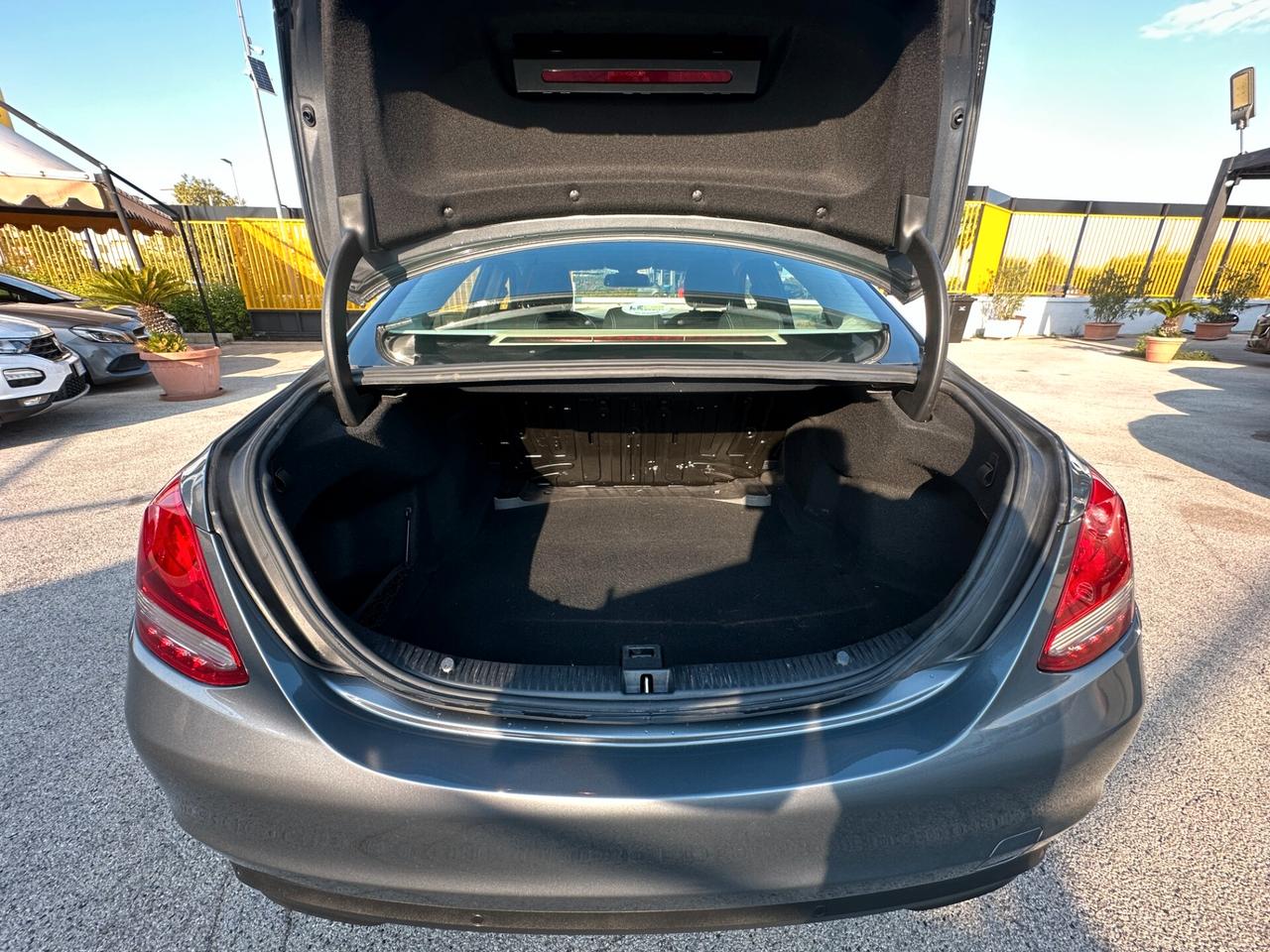 MERCEDES-BENZ C 180 d Auto Business