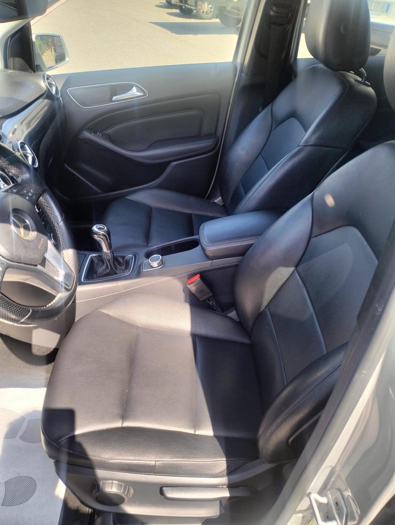Mercedes-benz B 180 Benz Premium