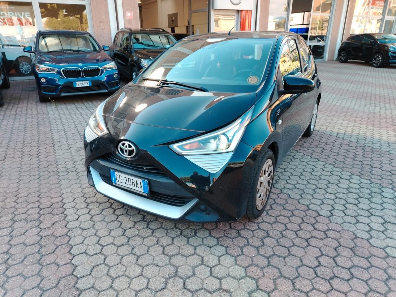 Toyota Aygo Connect 1.0 VVT-i 72 CV 5 porte x-play