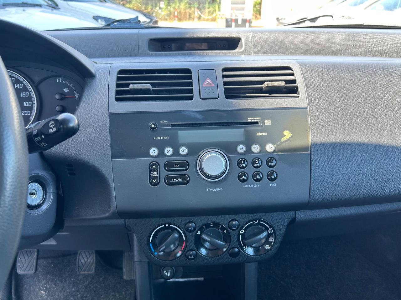 Suzuki Swift 1.3 D X neopatentati 2007