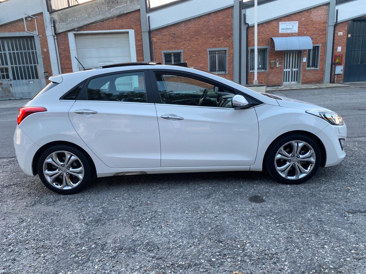 Hyundai i30 1.6 CRDi 128 CV 5p. Style+ A/T