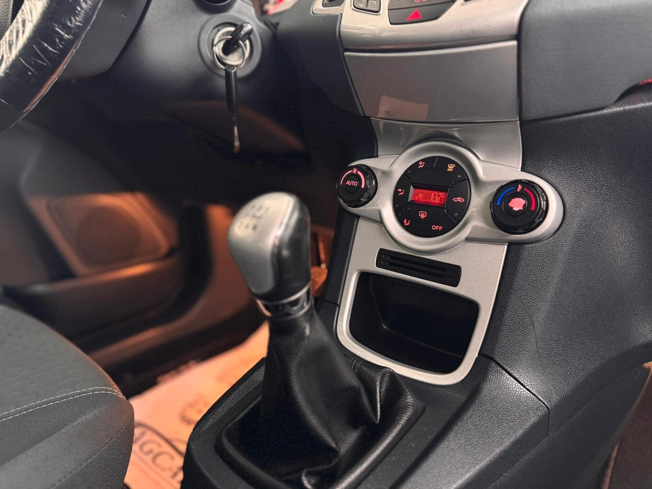 Ford Fiesta 1.4 TDCi 68CV 5 porte Titanium