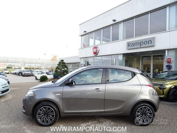 Lancia Ypsilon 1.0 FireFly 5 porte S&S Hybrid Oro