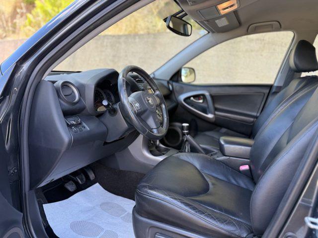 TOYOTA RAV 4 RAV4 2.2 D-4D Luxury CON GANCIO TRAINO
