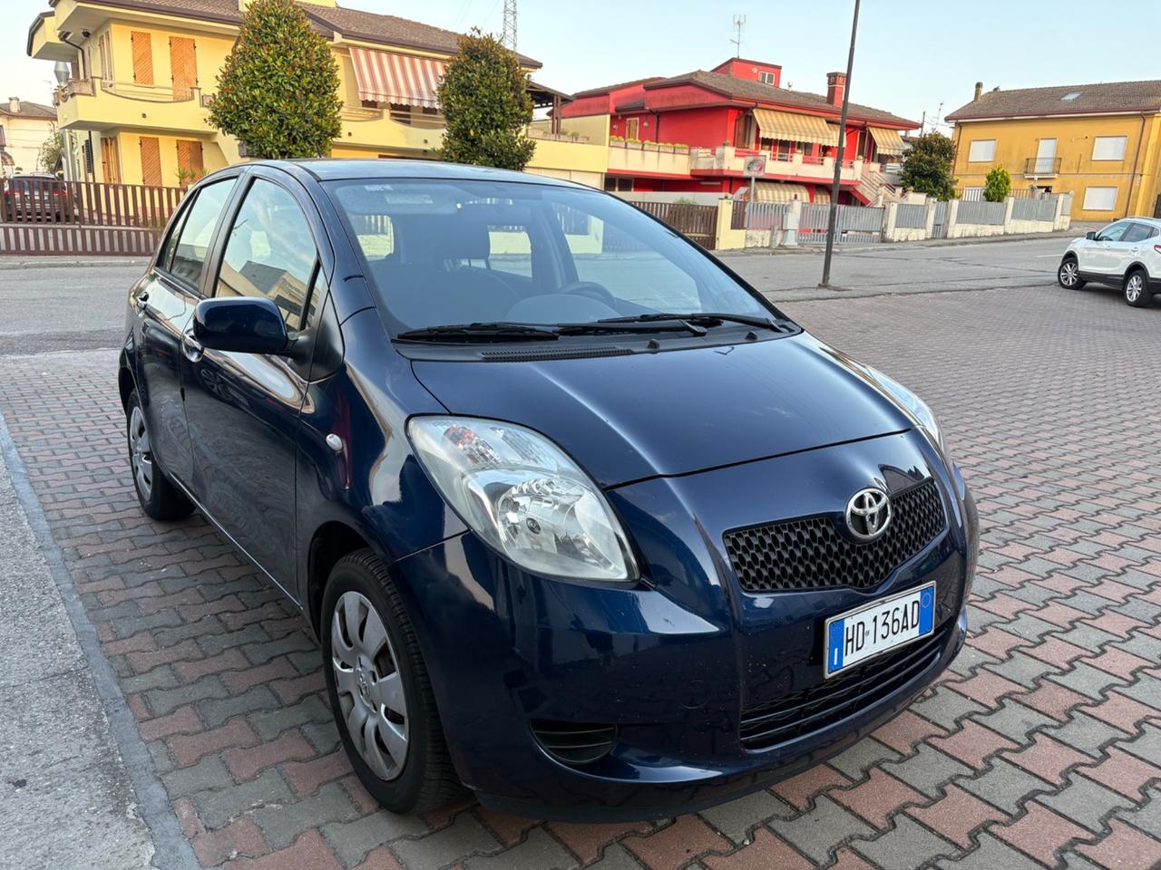 Toyota Yaris 1.0 5 porte Sol