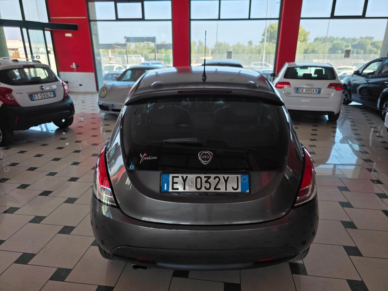 Lancia Ypsilon 1.2 69 CV 5 porte GPL Ecochic Platinum