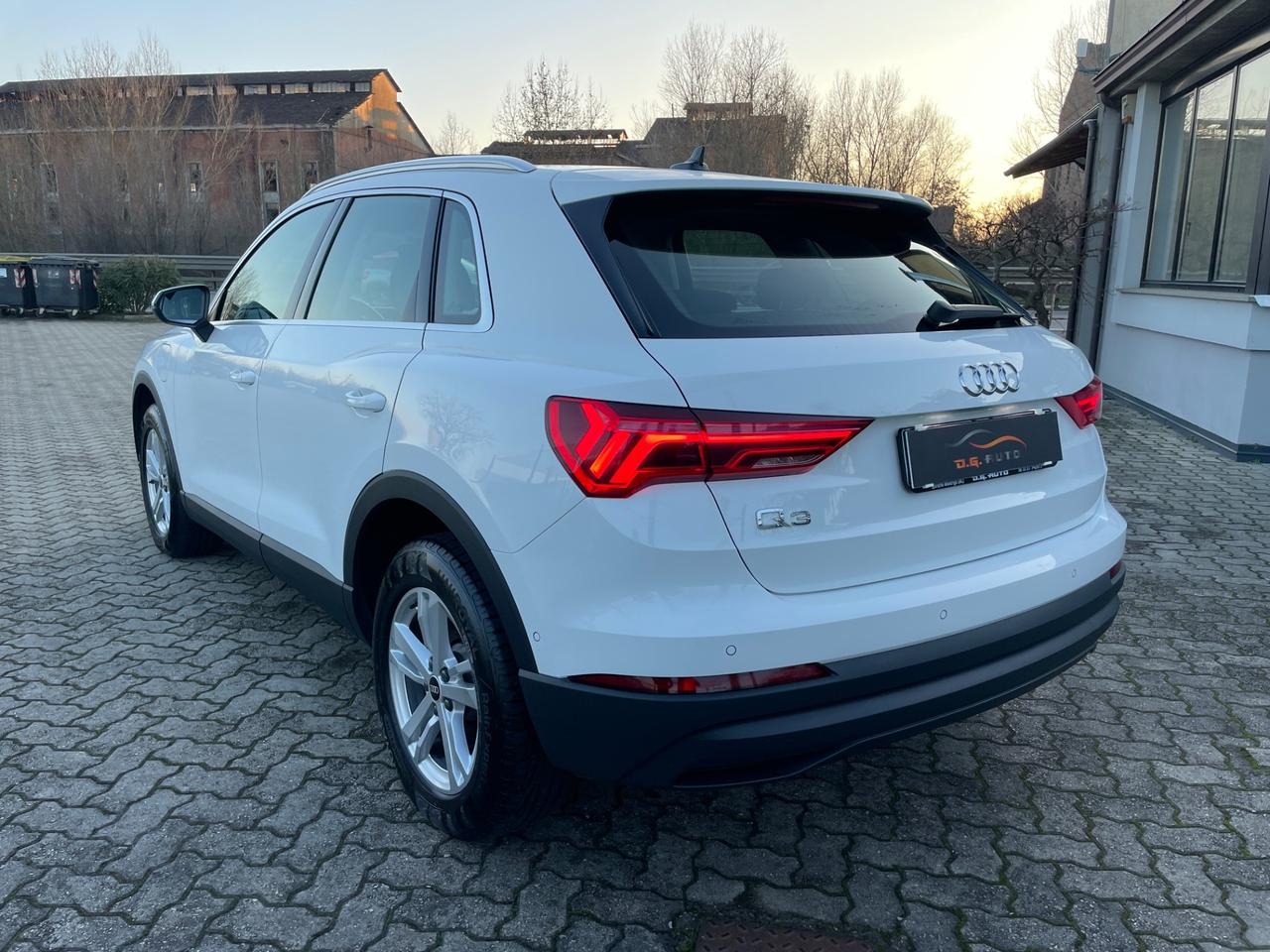 Audi Q3 45 TFSI e S tronic Business