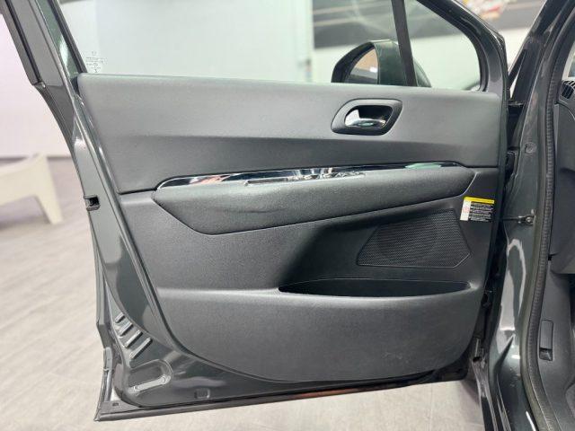 PEUGEOT 5008 1.6 HDi 115CV Business