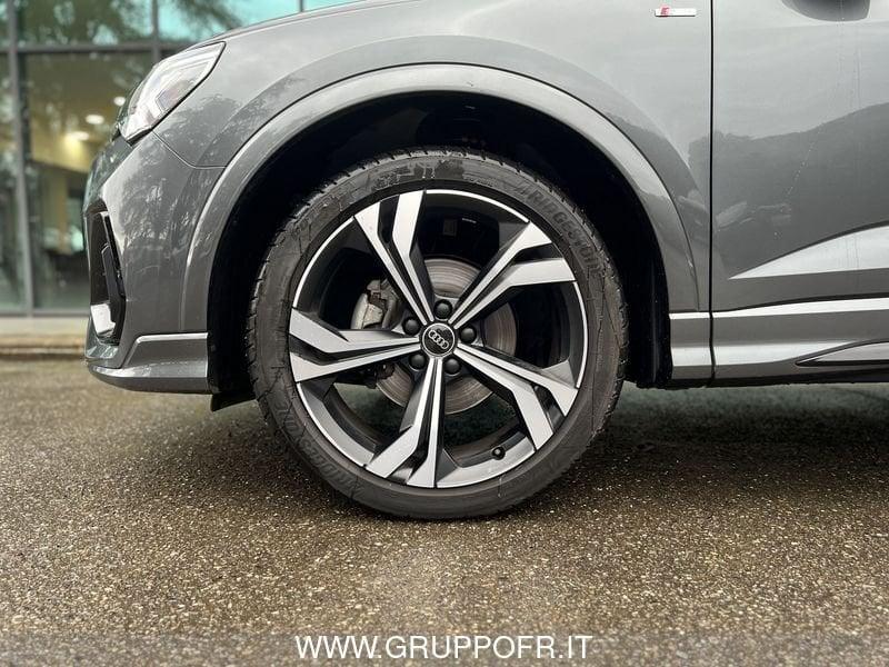 Audi Q3 35 TDI S tronic Identity Black