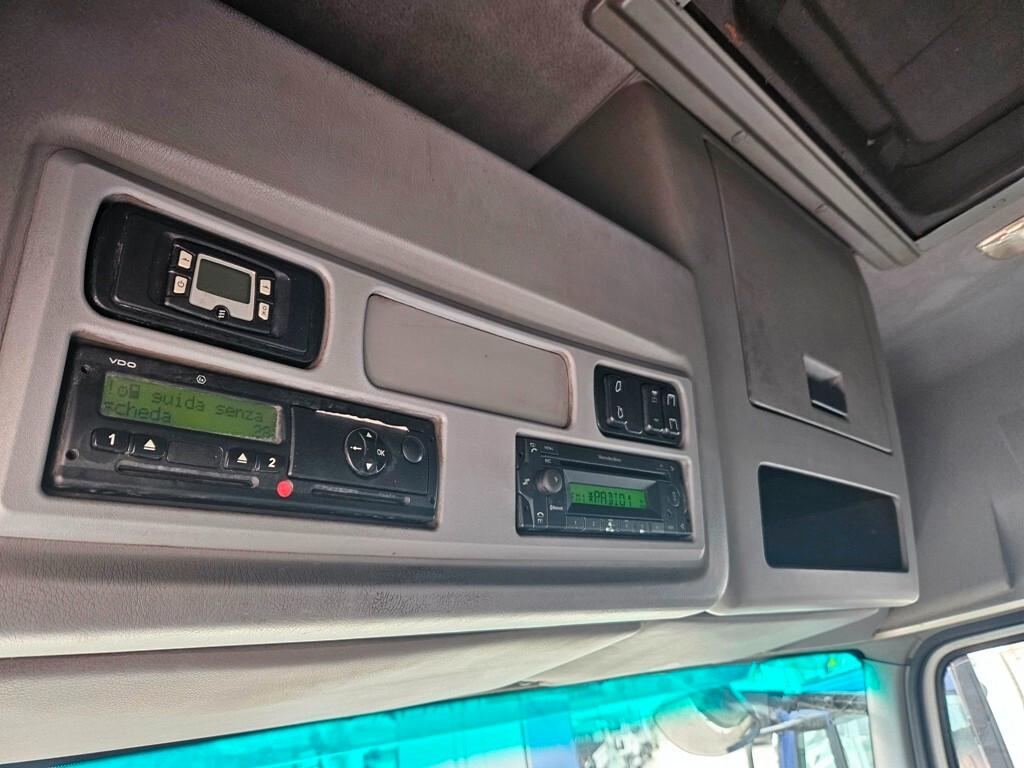 MERCEDES AXOR 1833 FRIGO CON PEDANA-2011
