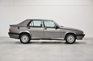 Alfa Romeo 75 2.0i Twin Spark aria condizionata