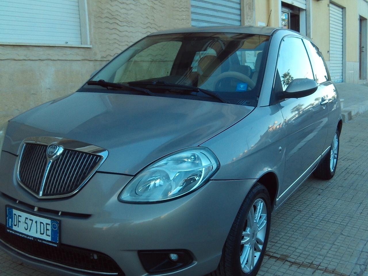Lancia Ypsilon 1.3 MJT 75 CV Platino