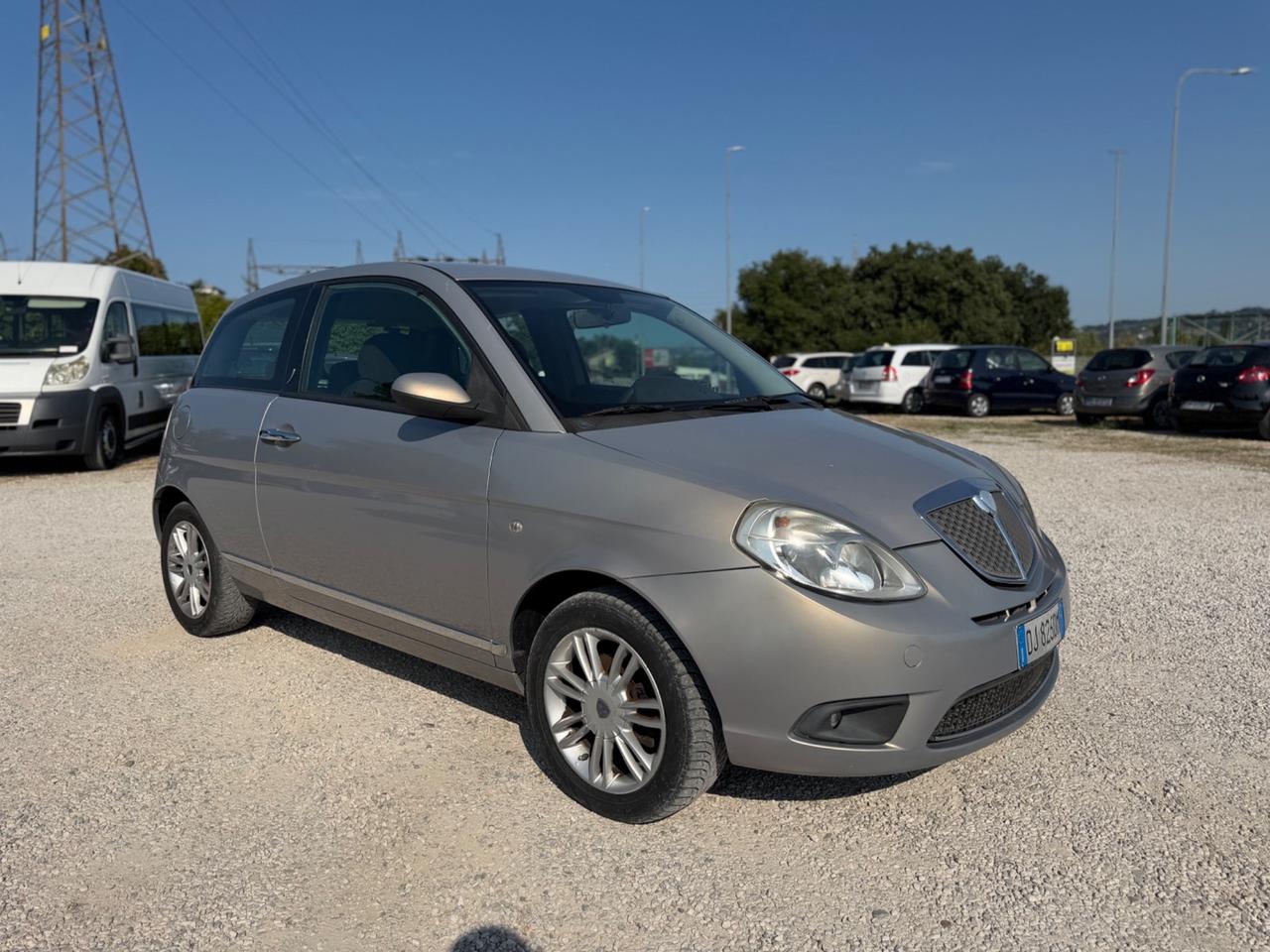 Lancia Ypsilon 1.3 MJT 90 CV Oro Giallo
