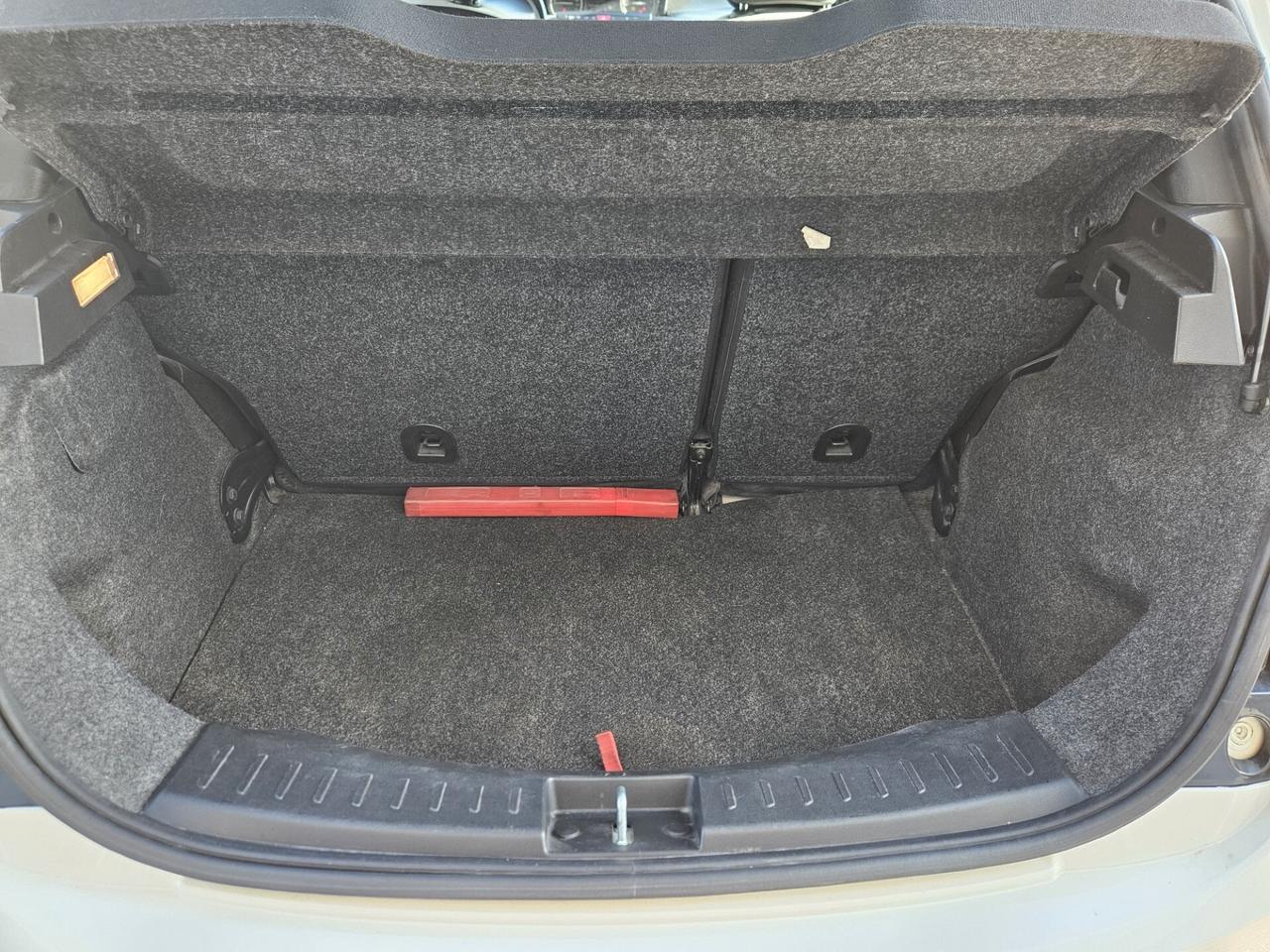 Lancia Ypsilon 1.2 69 CV 5 porte S Momodesign