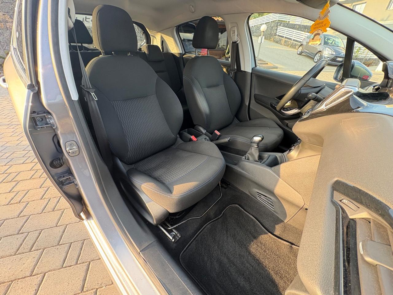 Peugeot 208 PureTech 82 5p. GPL SIGNATURE