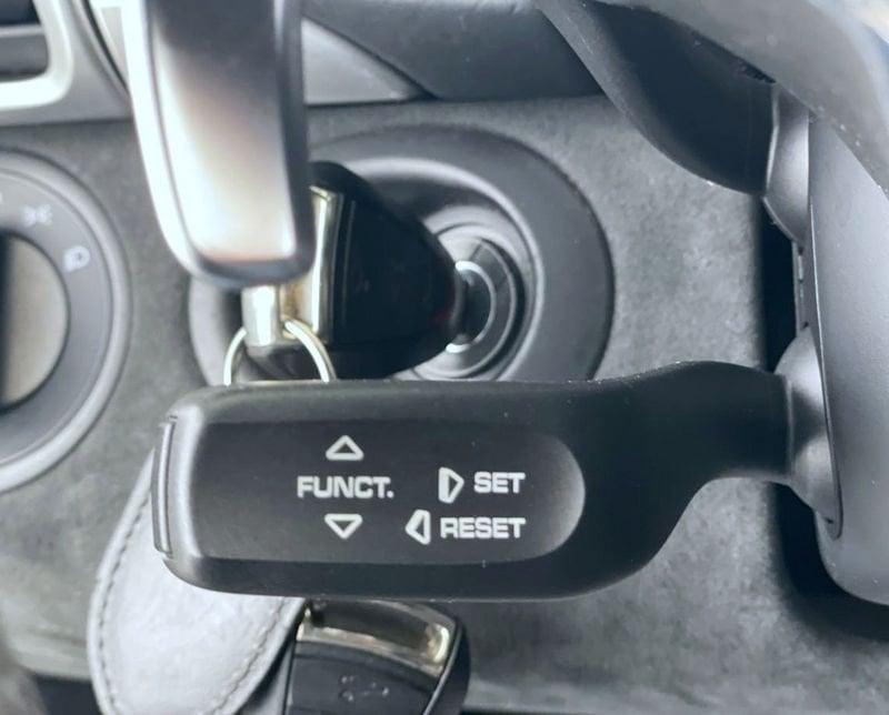 Porsche 911 CARRERA 4 Cabriolet GTS PDK