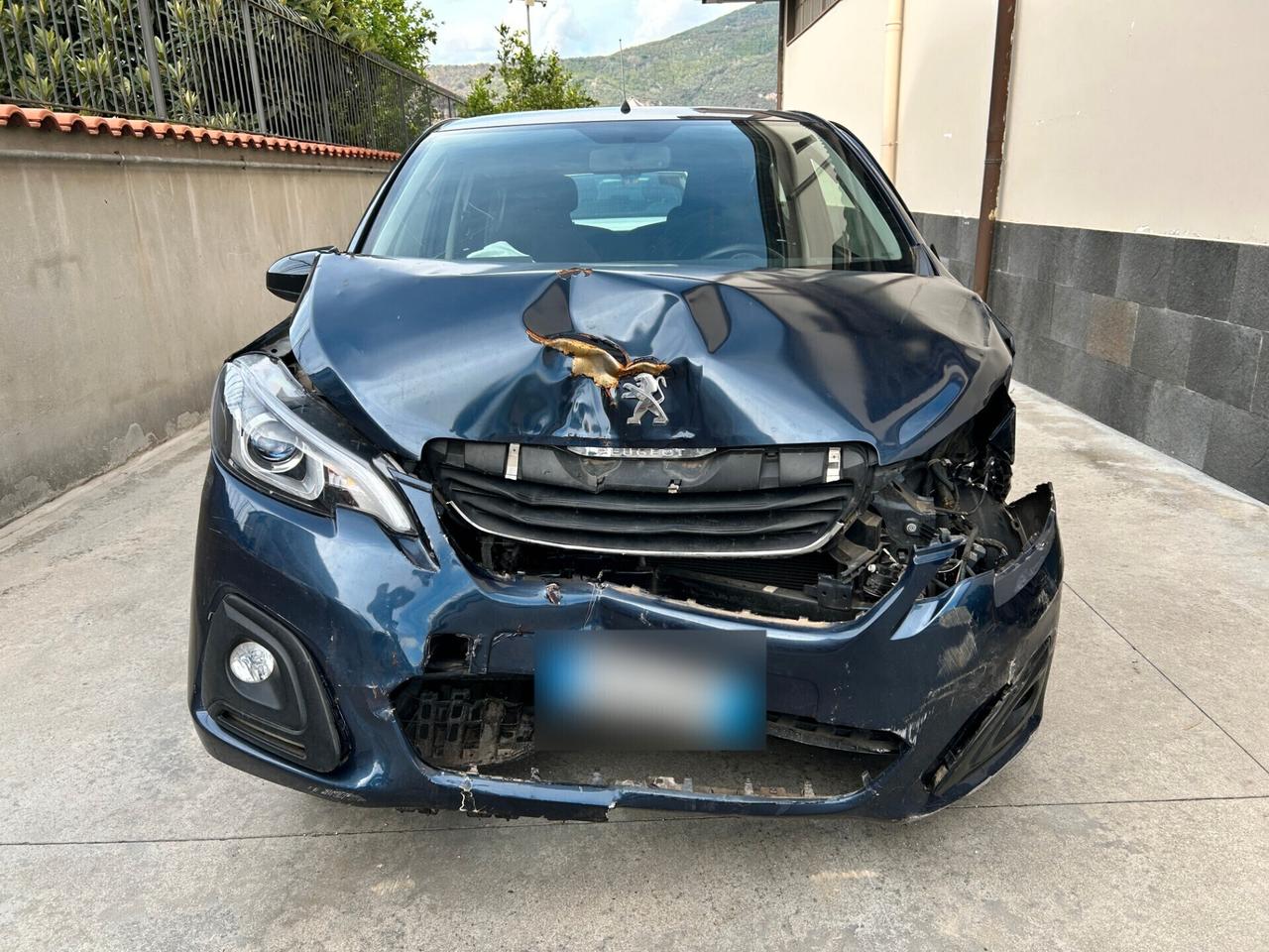 Peugeot 108 1.0 Benz. Aut. 68CV - 2016 Incidentata
