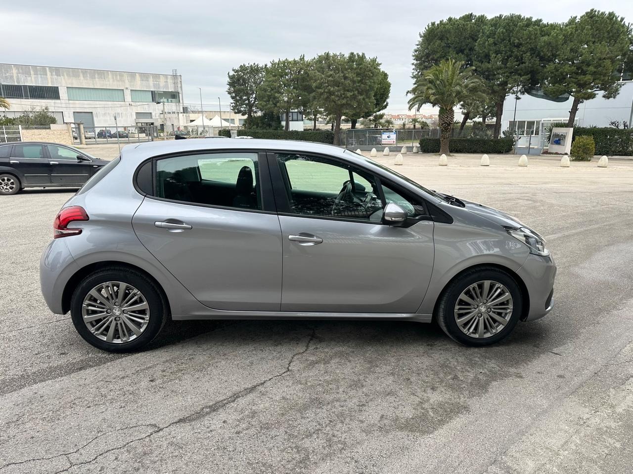 Peugeot 208 BlueHDi 100 5 porte Allure