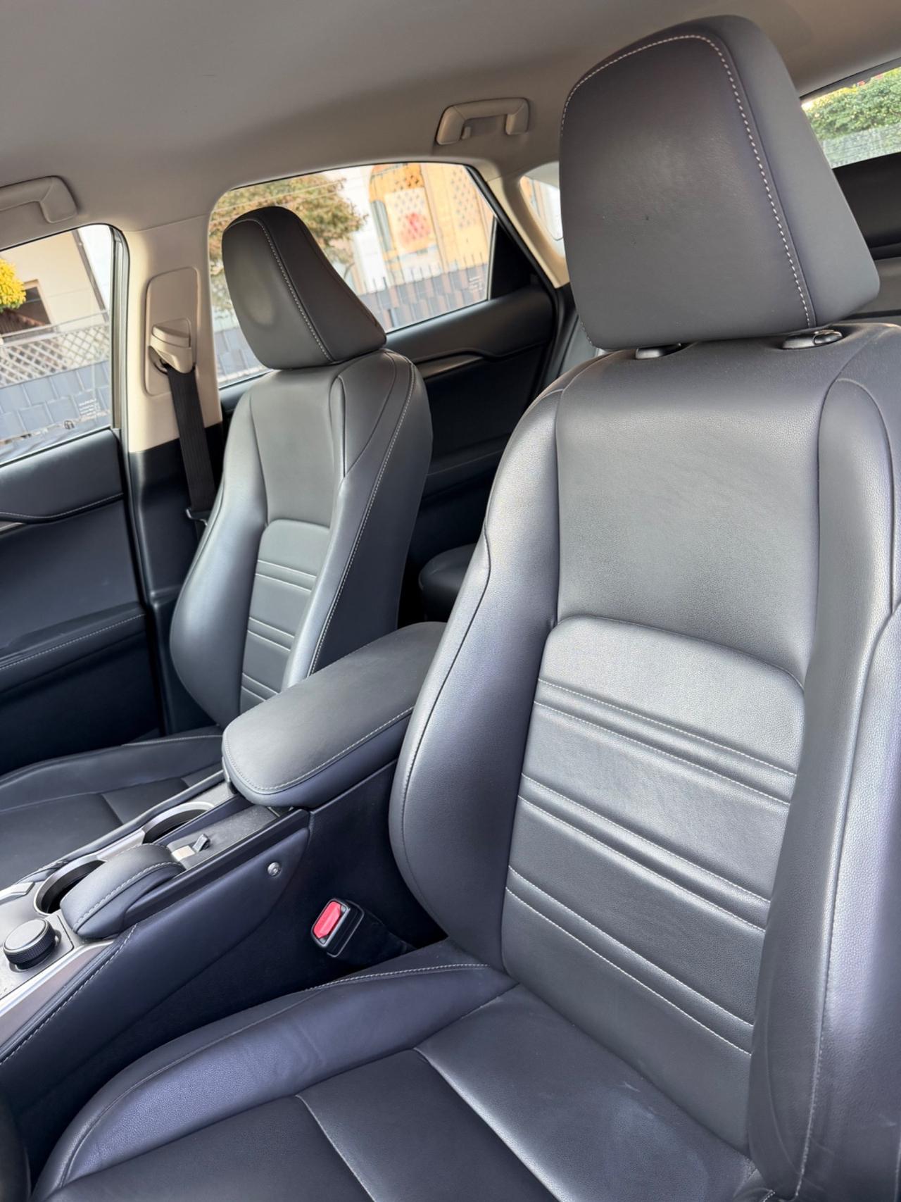 Lexus NX 300h Hybrid 4WD Executive