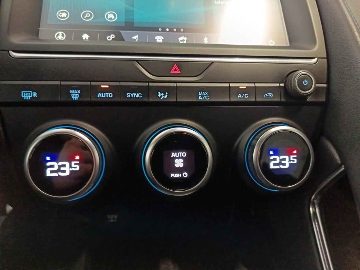 JAGUAR E-Pace (X540) - E-Pace 2.0D 240 CV AWD aut. R-Dynamic S