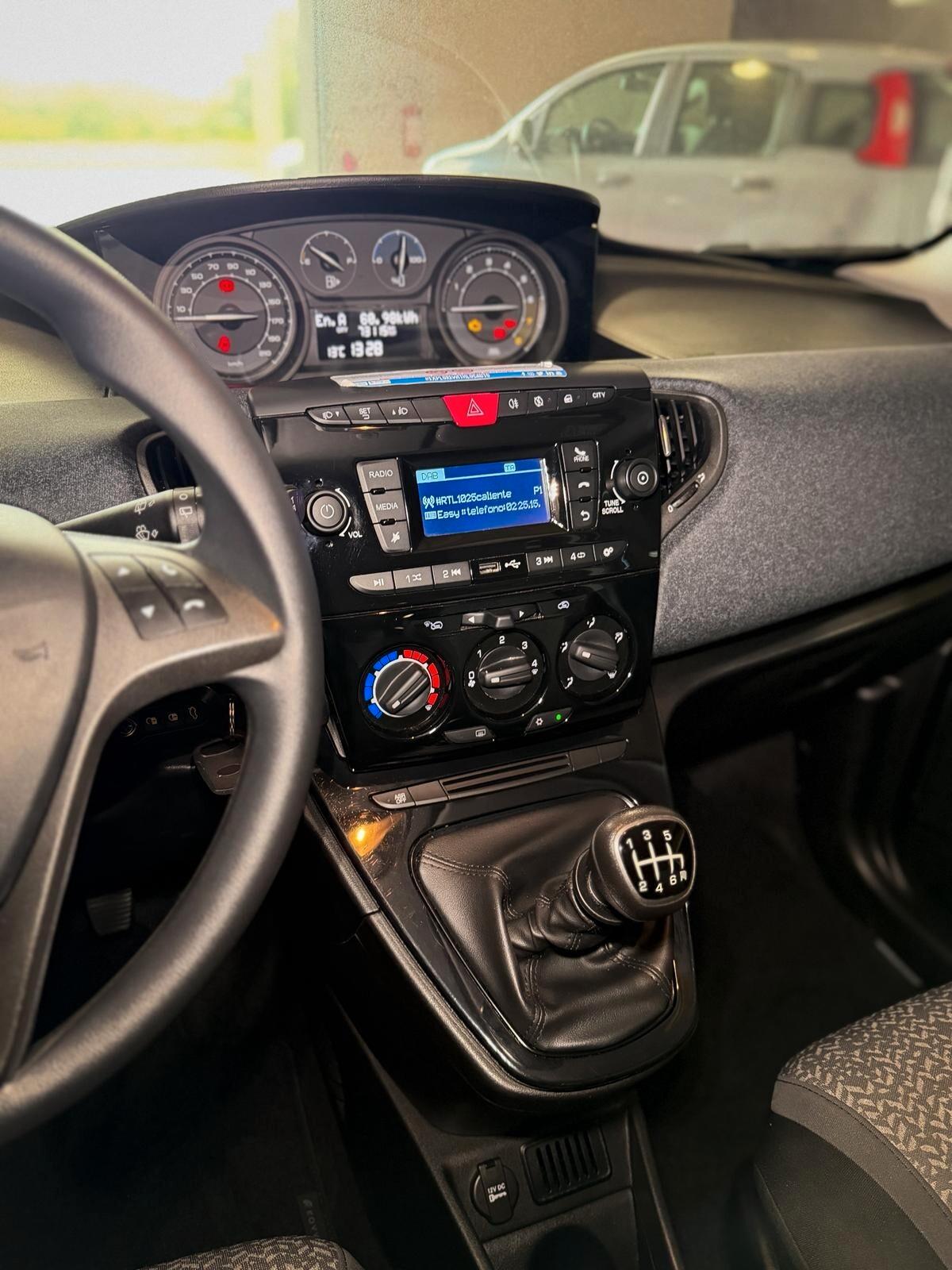 Lancia Ypsilon 1.0 FireFly 5 porte S&S Hybrid Alberta Ferretti