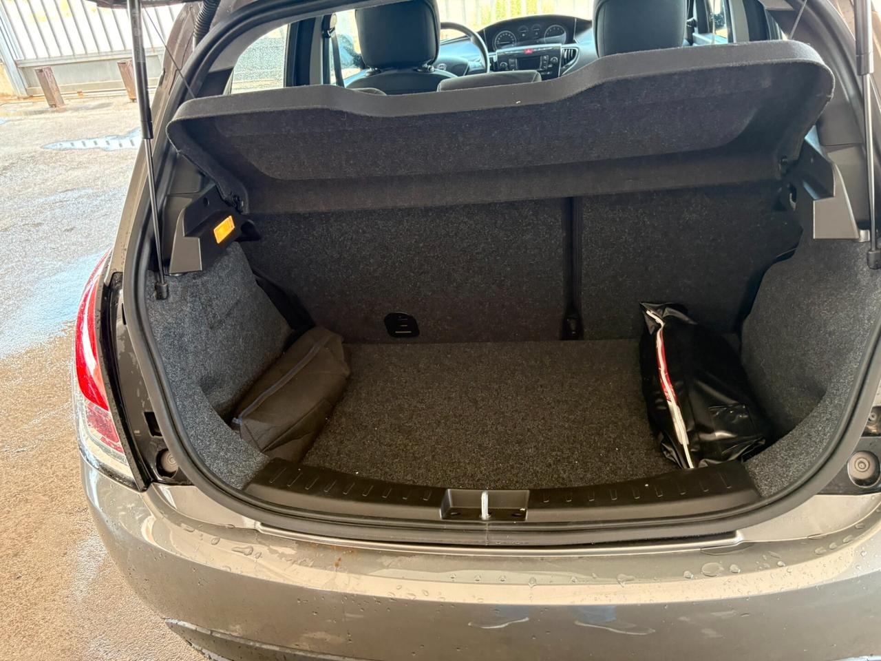 Lancia Ypsilon 1.2 69 CV 5 porte GPL Silver Plus