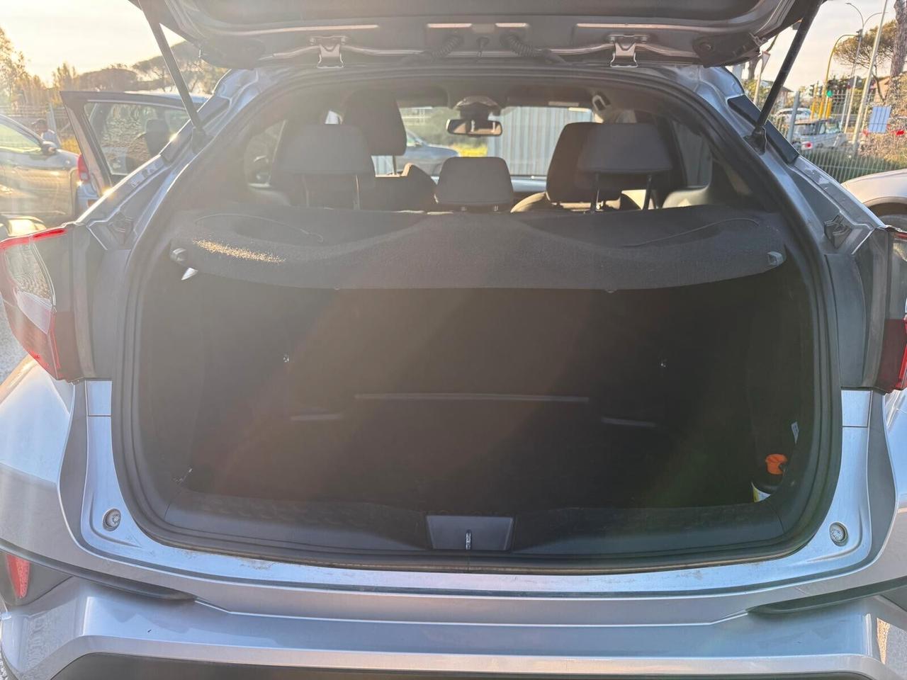 Toyota C-HR 1.8 Hybrid E-CVT Business