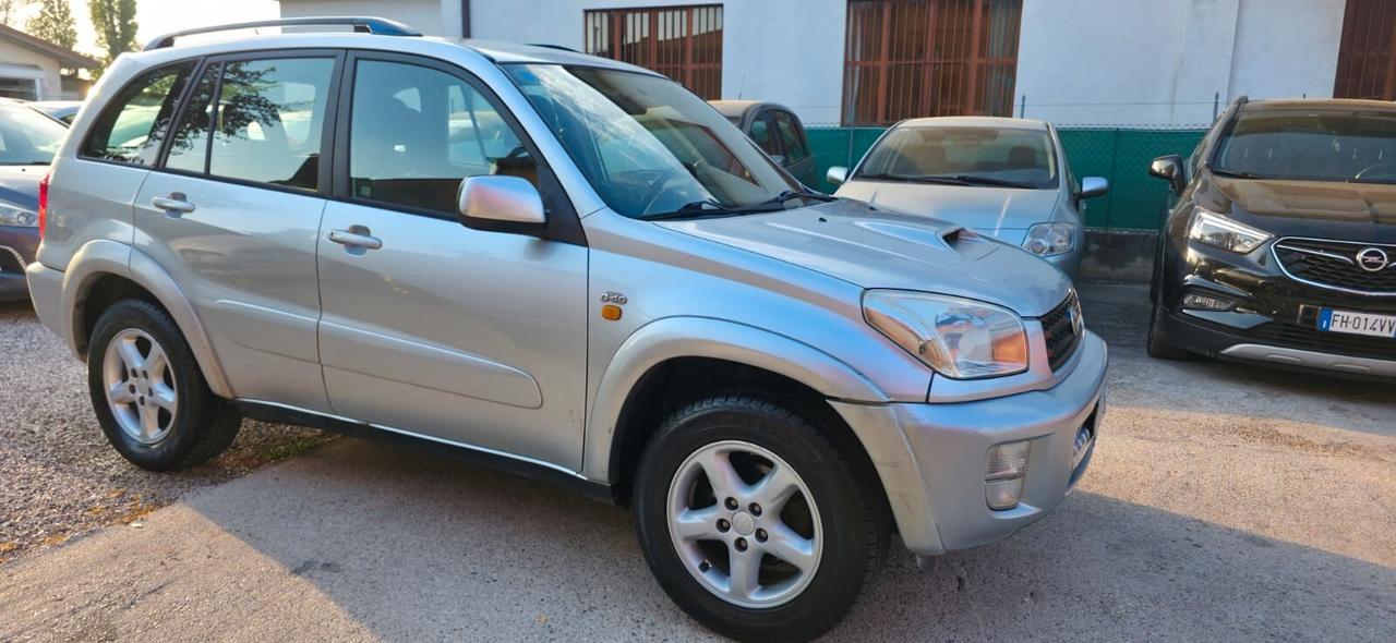 Toyota RAV 4 RAV4 2.0 Tdi D-4D 5 porte Sol